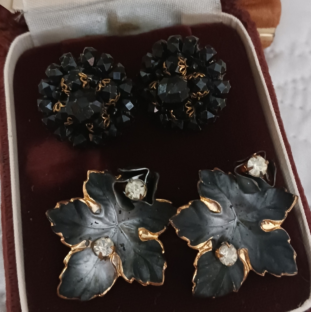 Vintage Clip Earrings 2 Pair - Picture 8 of 8